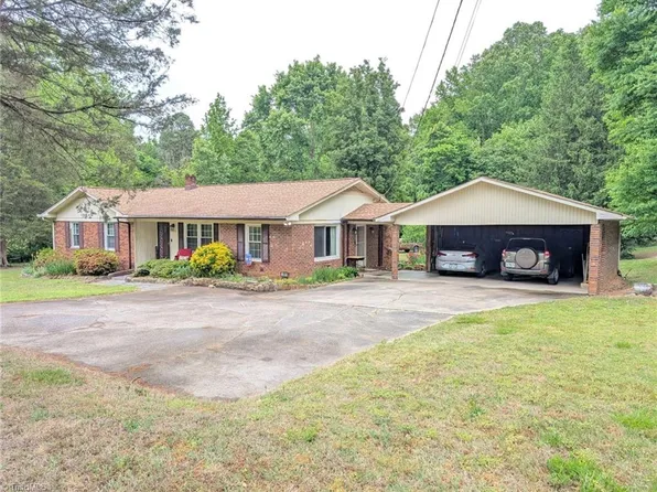 4909 Colonial Cir, Trinity, NC 27370