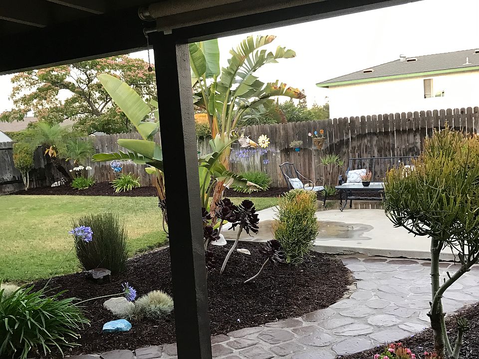 2nd image of 1432 N Barranca Ave