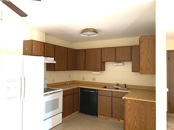 3rd image of 449 E Hillcrest Dr