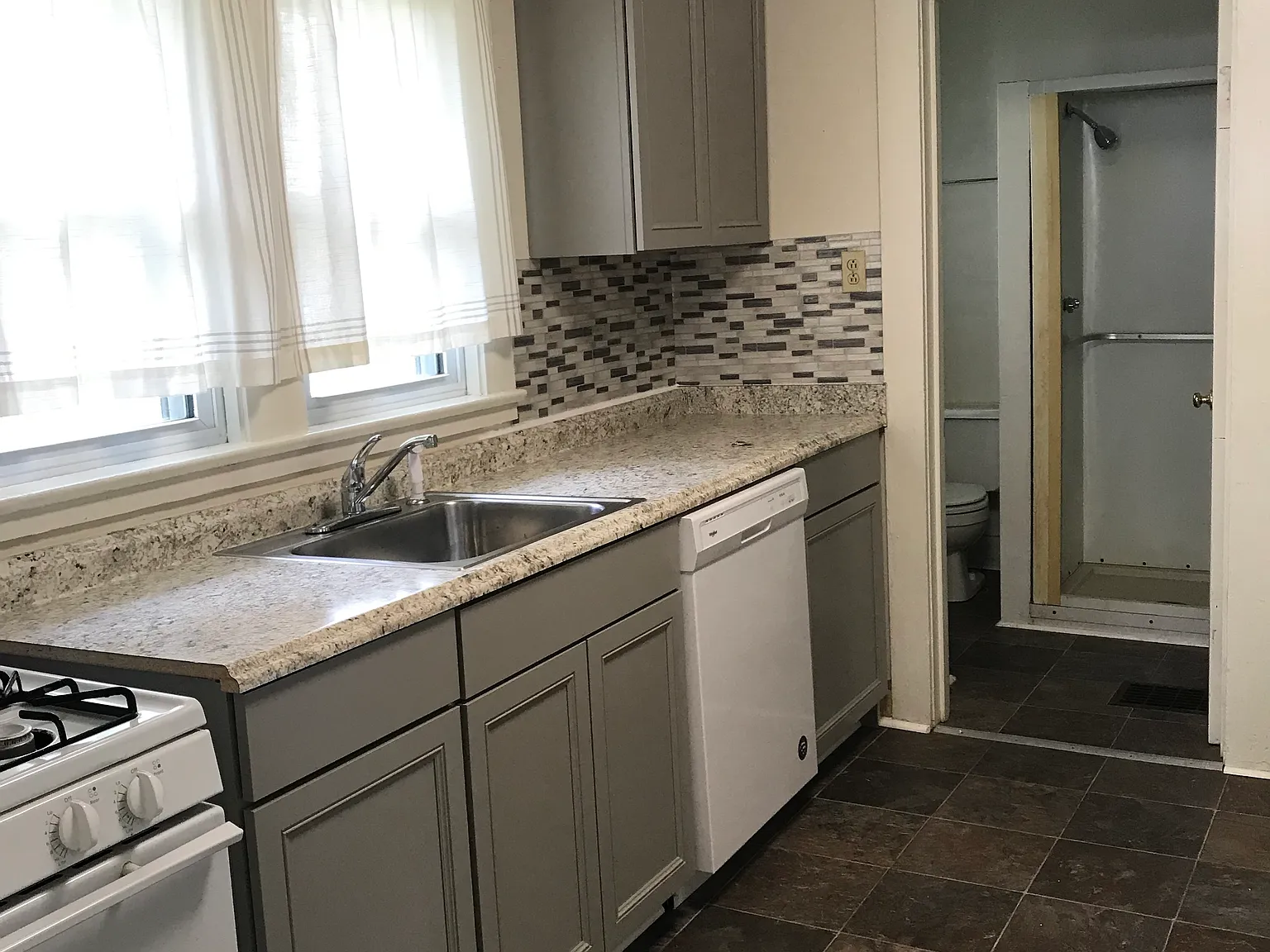 2 bed, 2.0 bath, 900 sqft, $1,550 — Photo 2