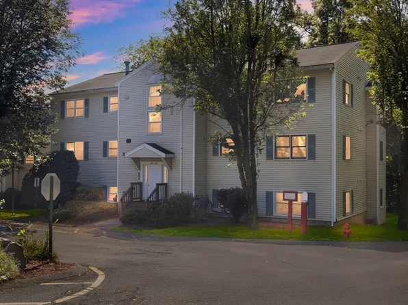 375 Aiken Ave APT 4, Lowell, MA 01850