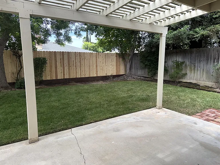 875 E Cromwell Ave — Photo 23