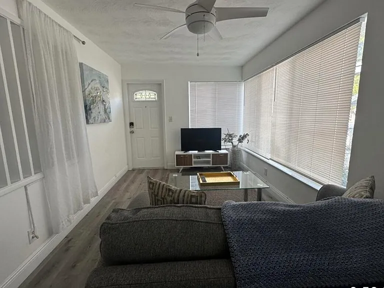 116 SE 9th Ct #1-2 — Photo 4