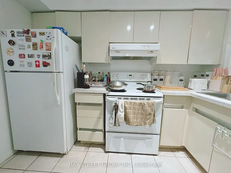 24 Wellesley St W #1512 — Photo 7