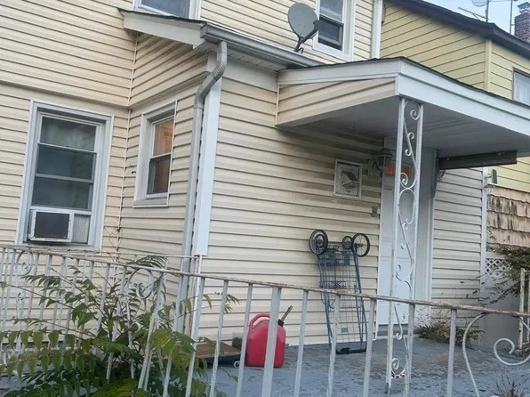 241-08 Newhall Avenue image 4 of 6