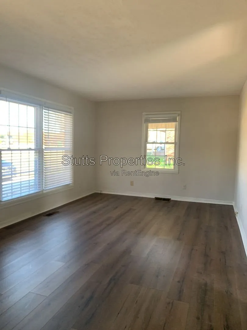 3 bed, 1.0 bath, 1116 sqft, $1,095 — Photo 3