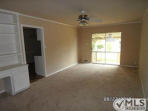 5th image of 4029 Sweetbriar Dr