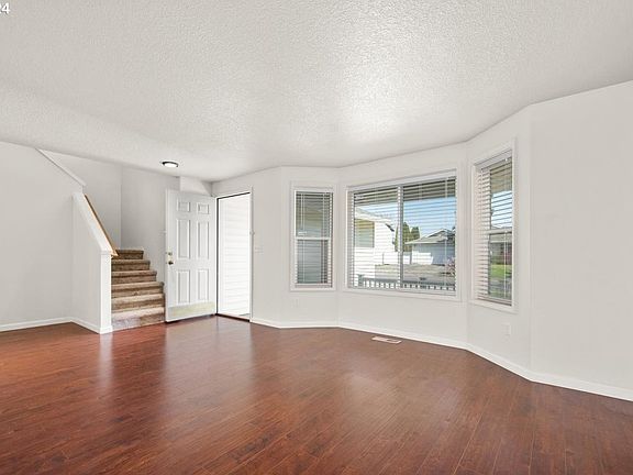 4th image of 9009 NE 91st St