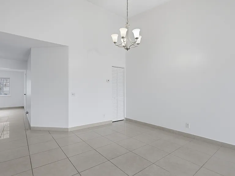 11697 SW 19th St — Photo 38