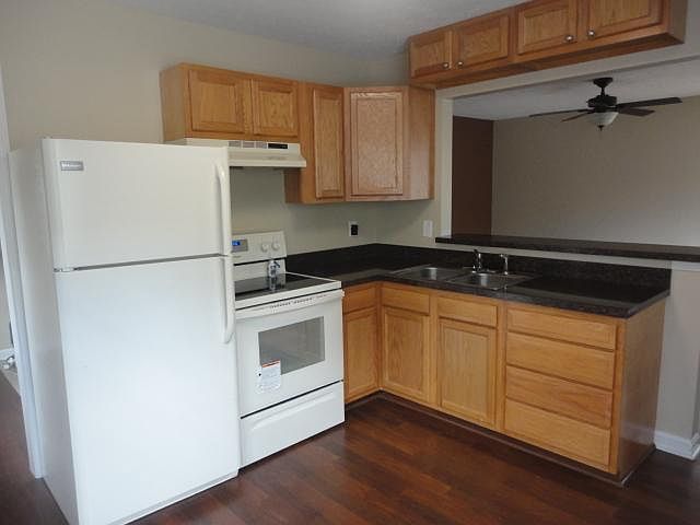 2nd image of 286 E Broadway St