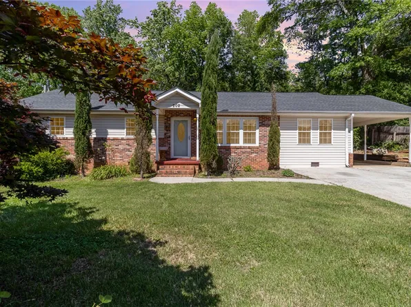 202 Forest Dr, Liberty, SC 29657