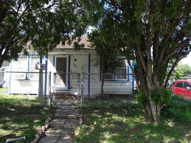 1st image of 104 E Monroe St