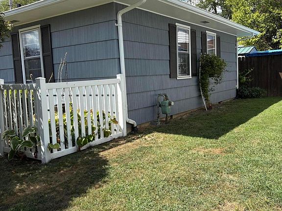 3rd image of 103 Canterbury Dr