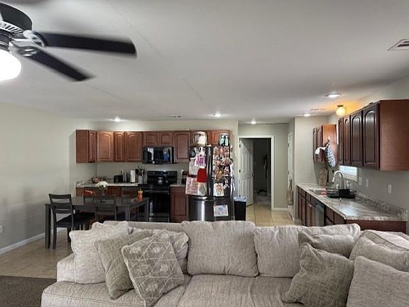 3rd image of 1701 N Elm St