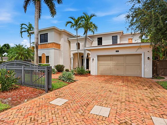 3rd image of 260 NE Wavecrest Ct