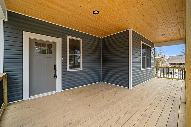 3 bed, 1350 sqft, $2,200 — Photo 3