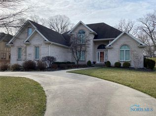 9059 Rolling Hill Rd, Holland, OH 43528