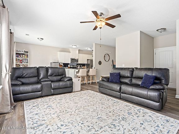 4th image of 45 Wood Hill Dr