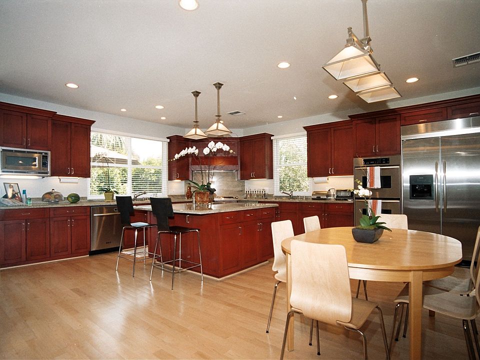2nd image of 9737 Cresta Dr