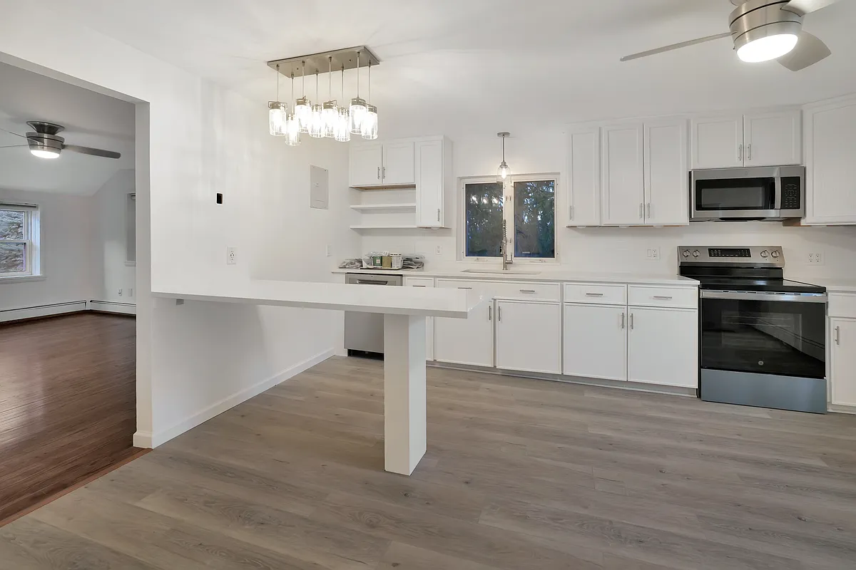 Building Photo - 430 Benedict Ave #2