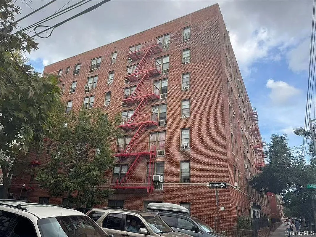 92-29 Lamont Ave APT 2K photo 1