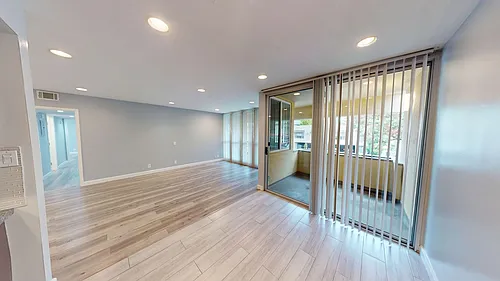 Huge Three Bedroom Available in West Hollywood Photo 1