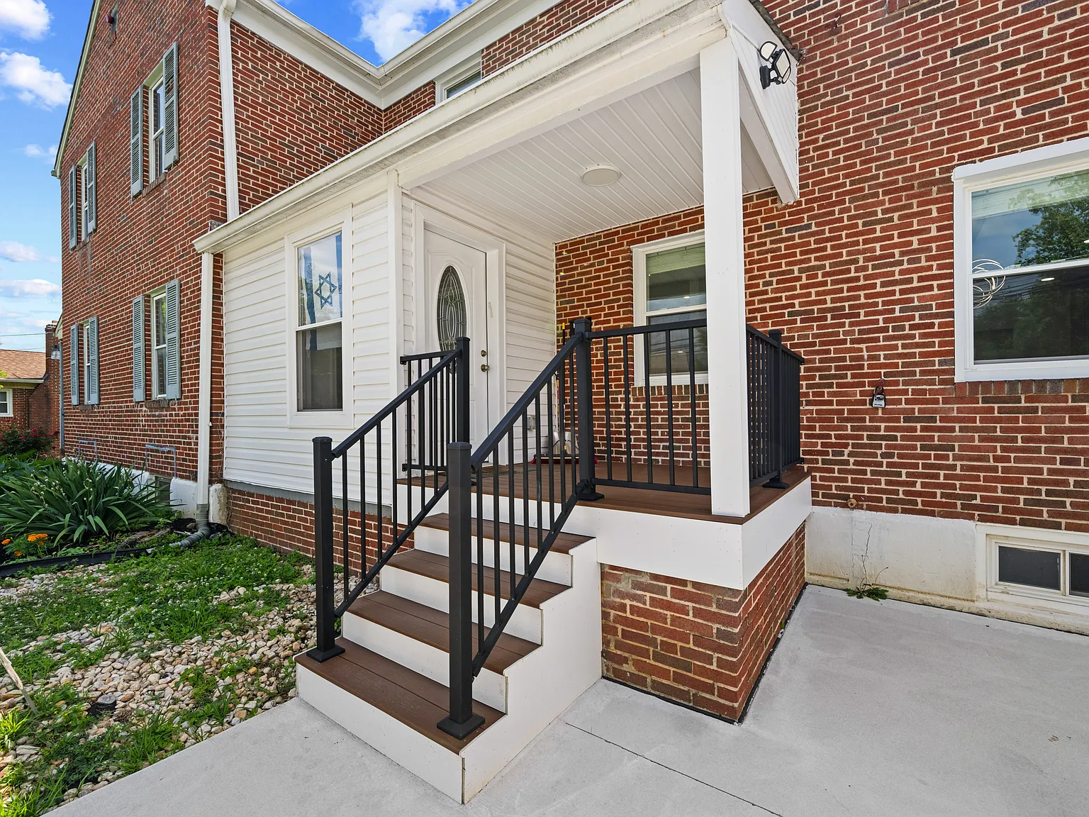 3 bed, 3.5 bath, 2400 sqft, $3,250 — Photo 3