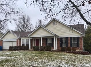 705 Fox Briar Ln, Ballwin, MO 63021