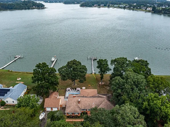 221 Cedar Dale Ln, Reedville, VA 22539