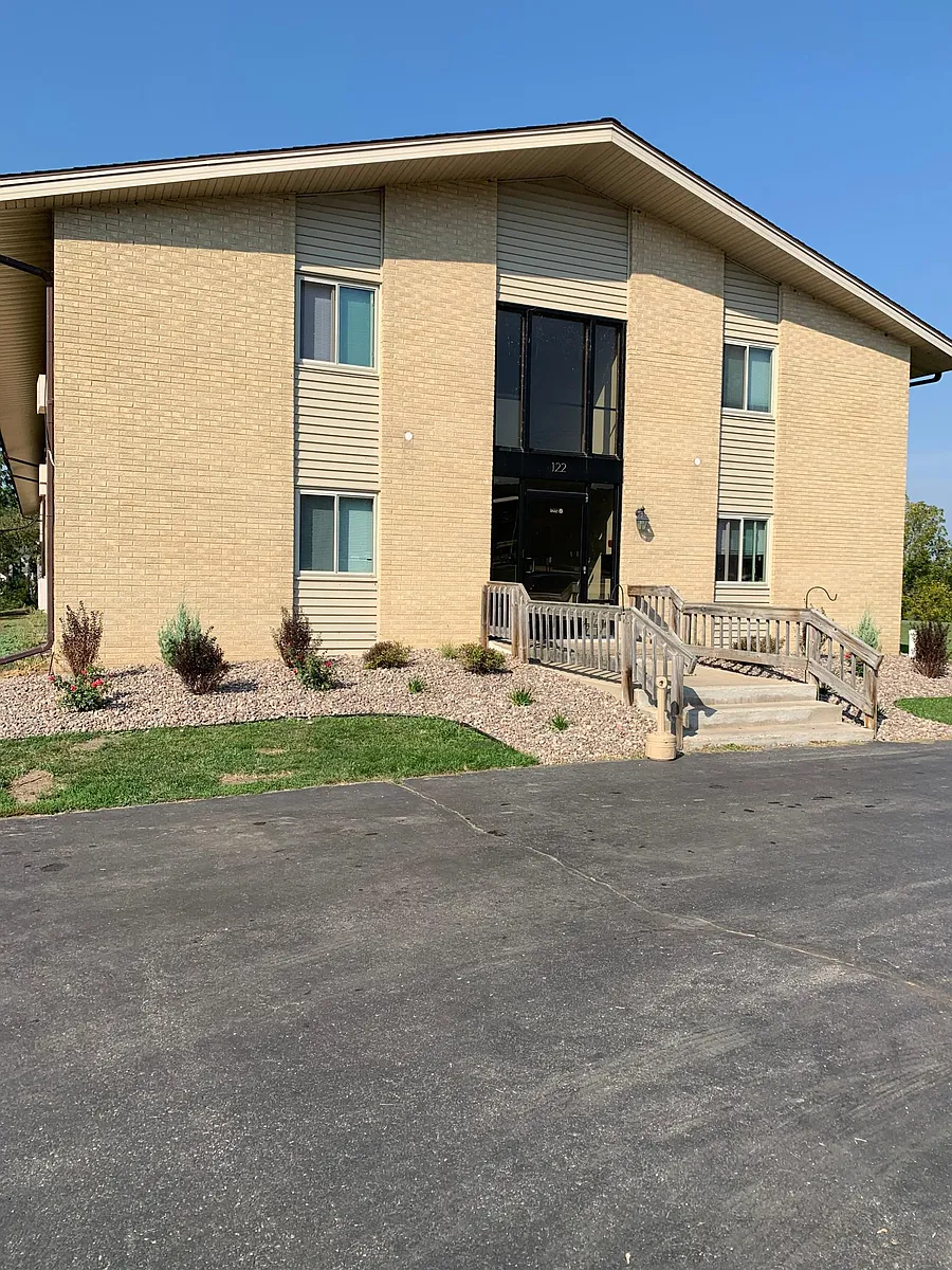 Building Photo - 122 Hall St