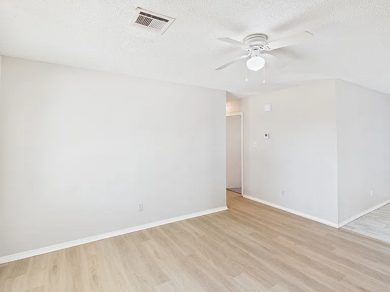 324 NW Compass Dr — Photo 6