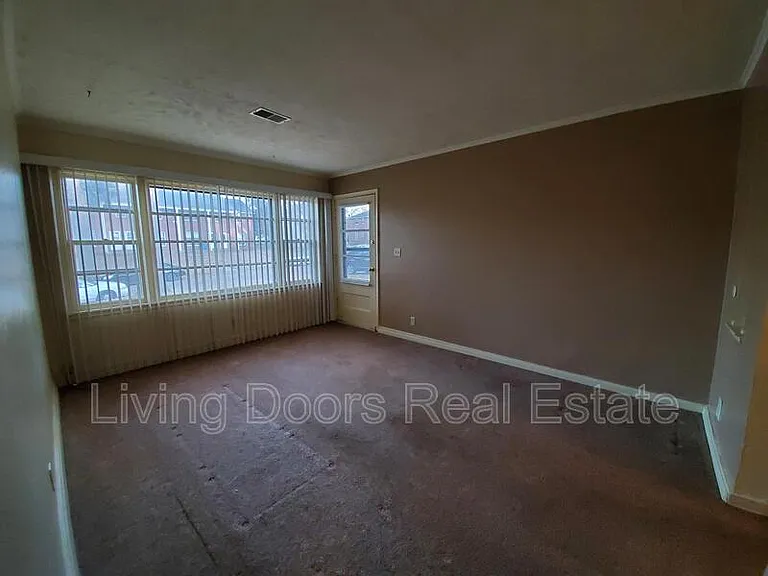 323 S 47th St — Photo 5