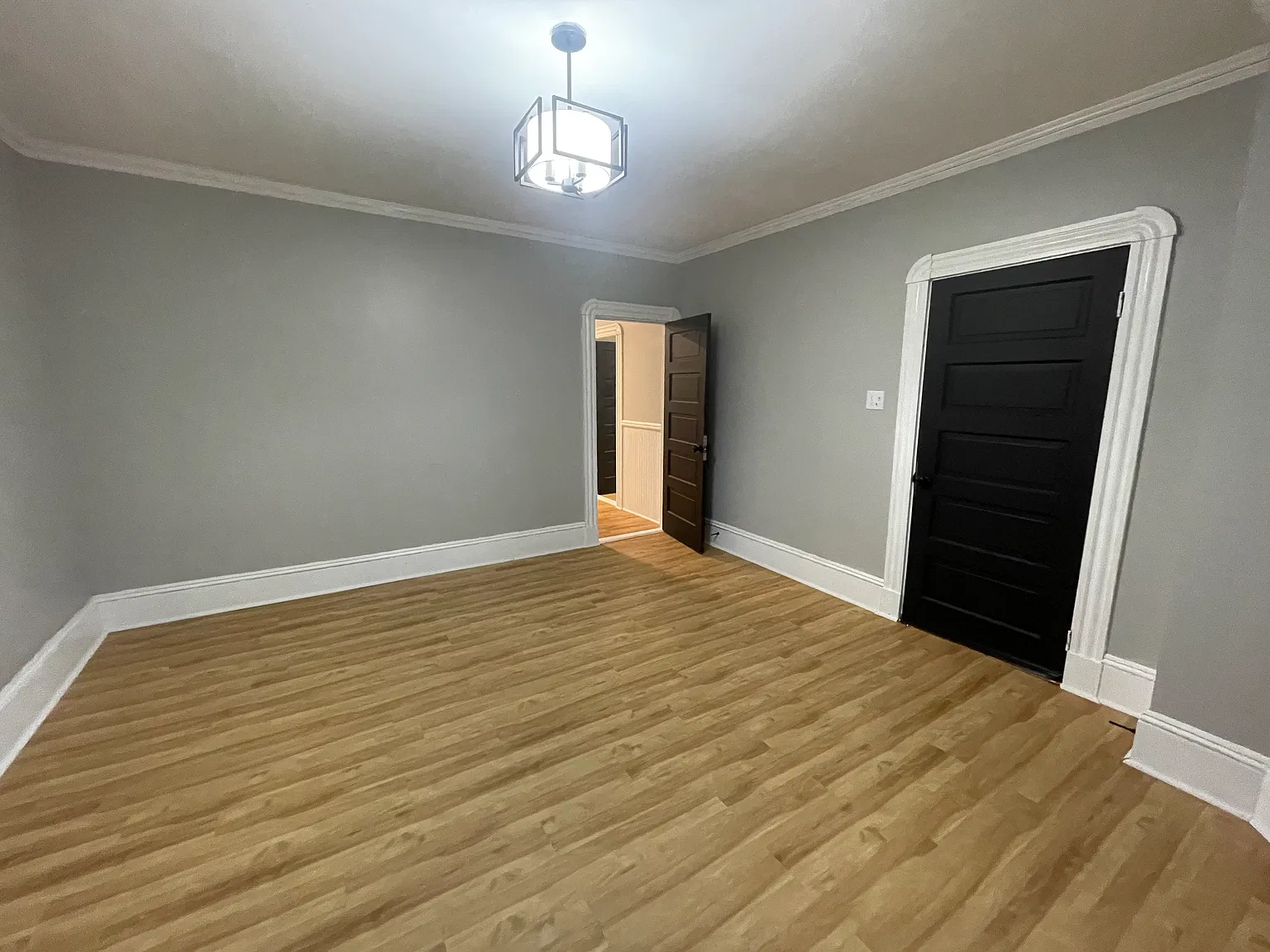 3 bed, 1120 sqft, $2,100 — Photo 4