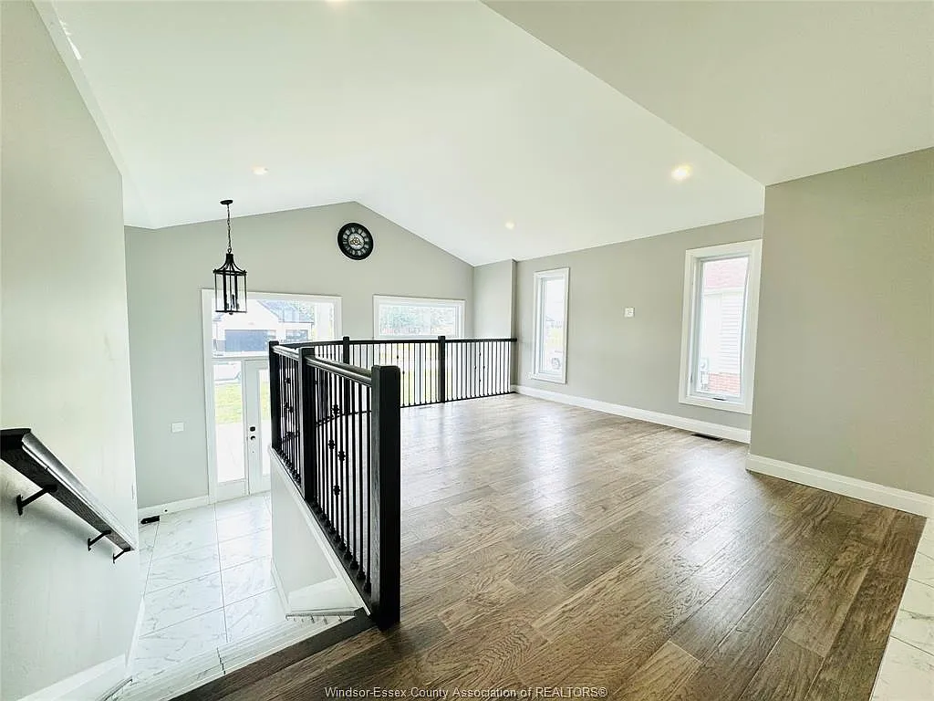 3 bed, $2,400 — Photo 3