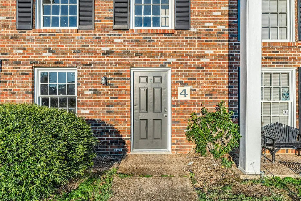 2 bed, 1.5 bath, 1350 sqft, $895 — Photo 3