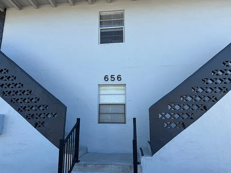 656 SW Avenue C Pl #5 — Photo 6