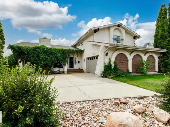 11707 29th Ave NW, Edmonton, AB T6J 3P3