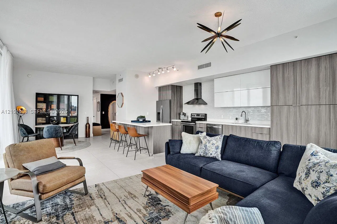 City 24 Condo — Photo 1