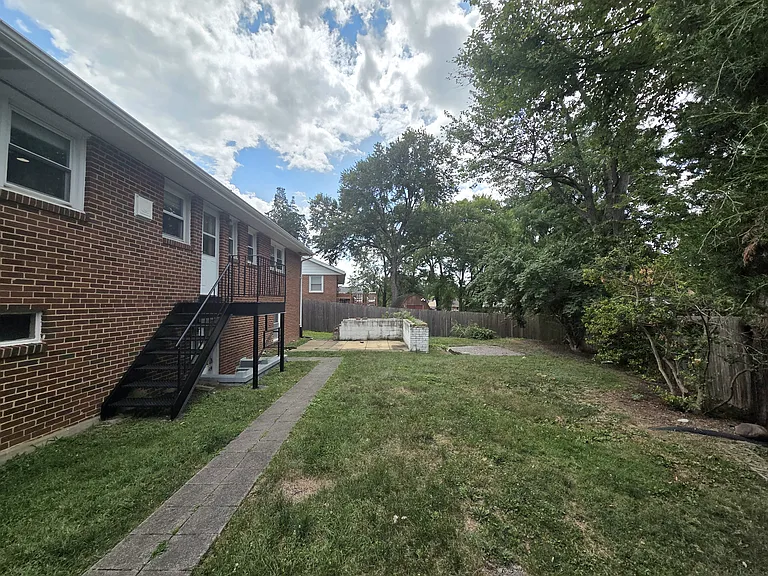 7020 Quander Rd — Photo 34