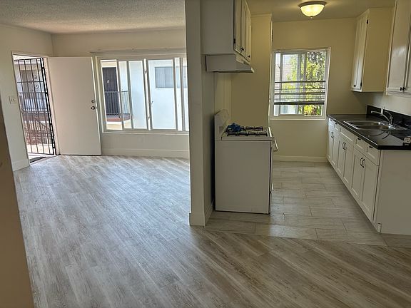 4th image of 734 N Inglewood Ave