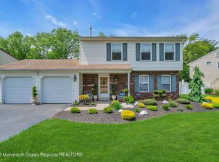 18 Timberline Dr, Howell, NJ 07731