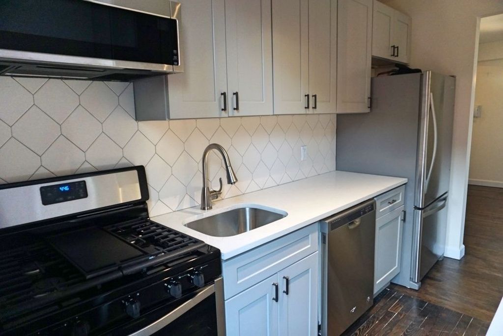 1 Bed 1 Bath Property, New York • 800 Sq Ft