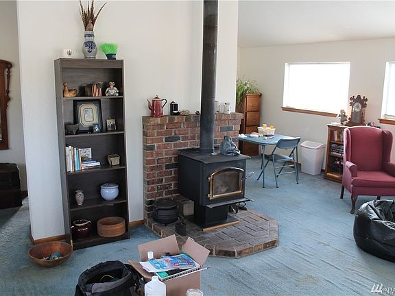 4th image of 48 Long Lake Ln