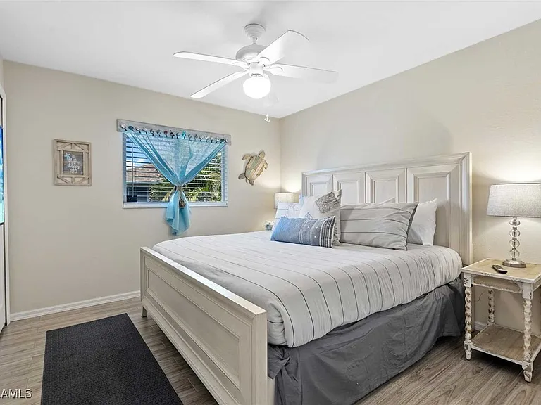 4810 SW 25th Pl — Photo 16