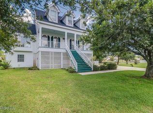 103 Locust Ln, Pass Christian, MS 39571