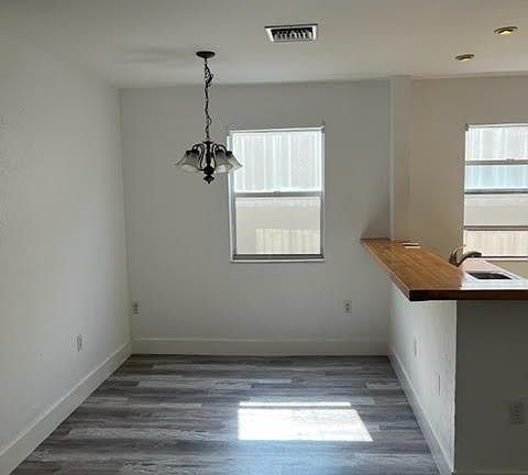 3rd image of 915 Lake Ave #1