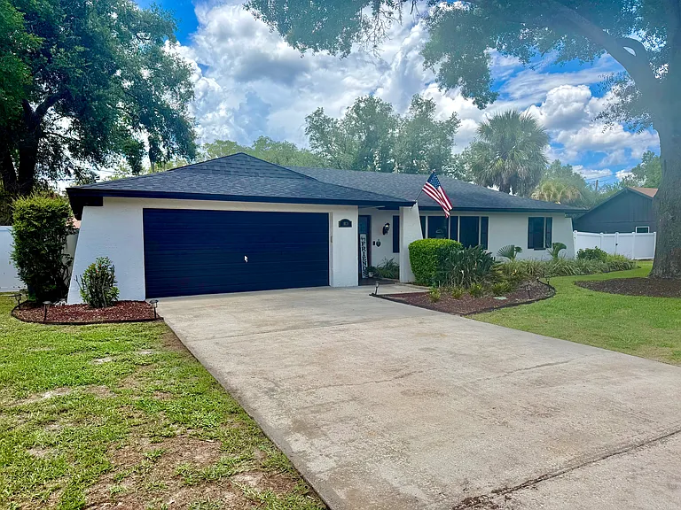 1028 Lamplighter Ln — Photo 2
