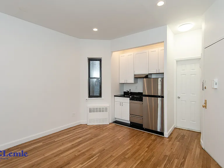 1592 2nd Ave #5RS — Photo 2