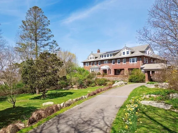 12 Edgemoor Rd, Gloucester, MA 01930