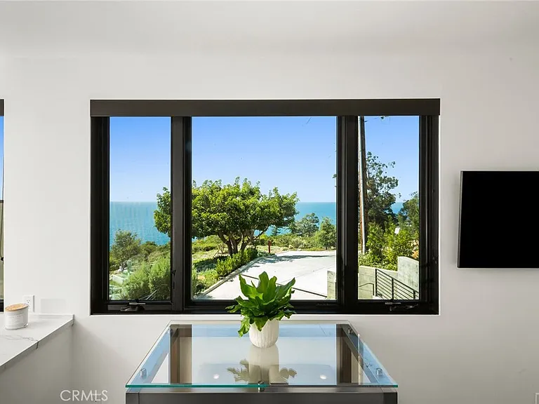 565 B Fern St #B — Photo 5